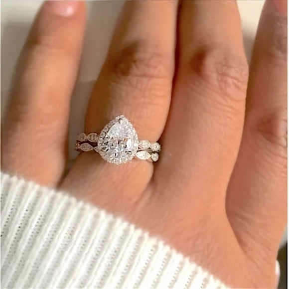 Silver 🎅 Teardrop Ring Set with Band - Picture 1 of 4